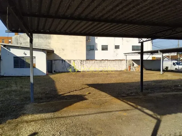 Ponto com 700m², para alugar, no bairro Centro em Pindamonhangaba
