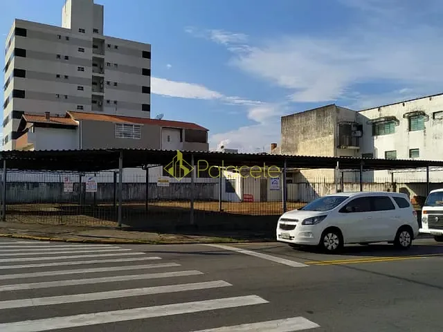 Ponto com 700m², para alugar, no bairro Centro em Pindamonhangaba
