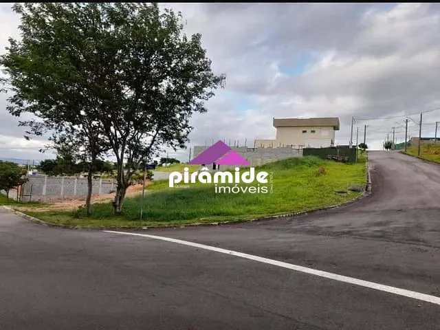 Terreno com 560m², à venda, no bairro Eugênio de Mello em São José dos Campos