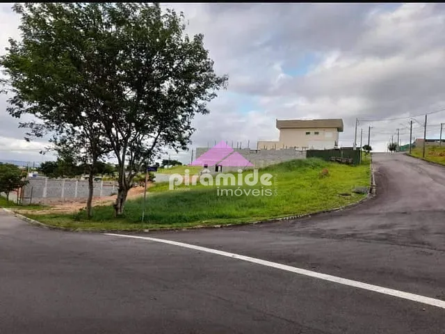 Terreno com 560m², à venda, no bairro Eugênio de Mello em São José dos Campos