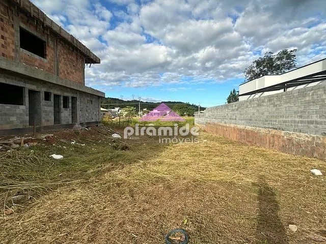 Terreno com 647m², à venda, no bairro Centro em Guararema