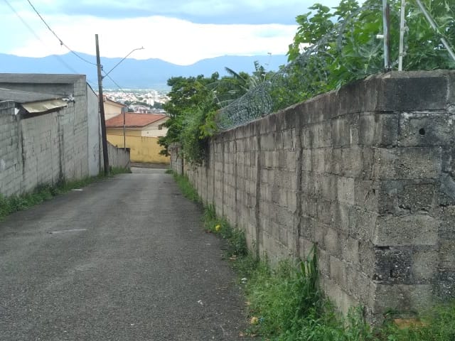 Terreno com 140m², à venda, no bairro Alto São Pedro em Taubaté