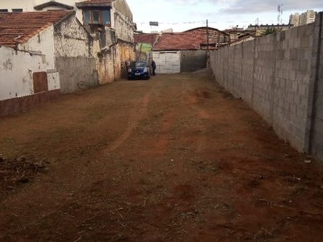 Terreno com 300m², à venda, no bairro Vila Jaboticabeira em Taubaté