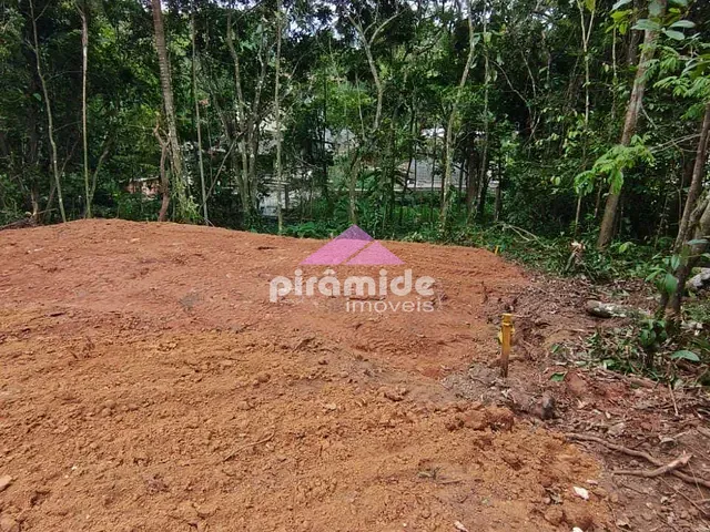Terreno com 270m², à venda, no bairro Massaguaçu em Caraguatatuba