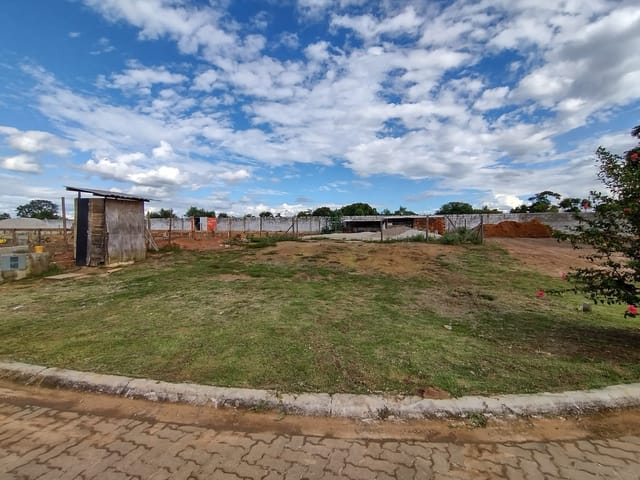 Terreno com 409m², à venda, no bairro Abaete em Taubaté