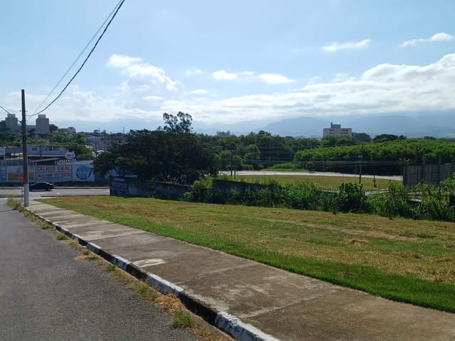 Terreno com 250m², à venda, no bairro Vila Suiça em Pindamonhangaba