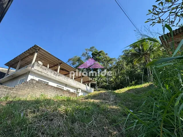 Terreno com 280m², à venda, no bairro Cantagalo em Caraguatatuba