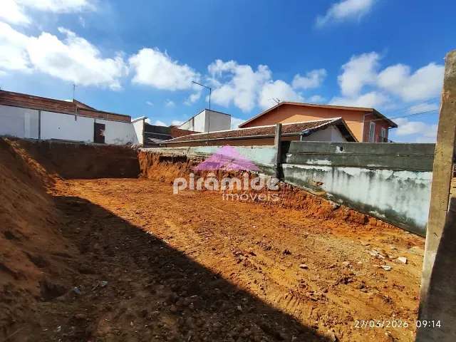 Terreno com 250m², à venda, no bairro Jardim Portugal em São José dos Campos