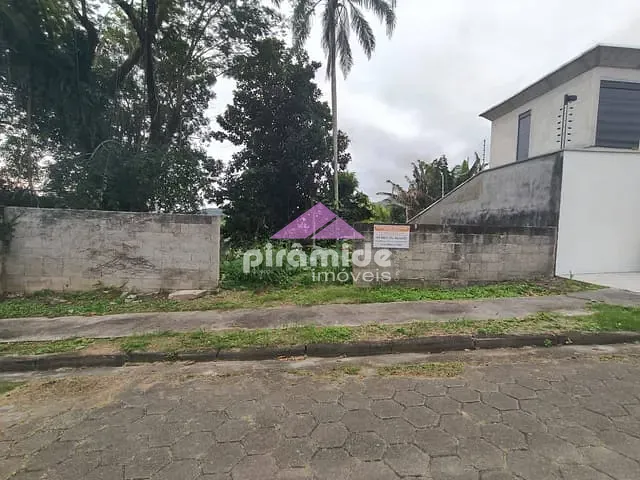 Terreno com 360m², à venda, no bairro Martim de Sá em Caraguatatuba