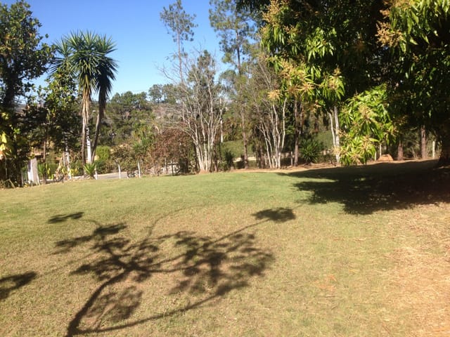 Terreno com 2600m², à venda, no bairro Chácaras Cataguá em Taubaté
