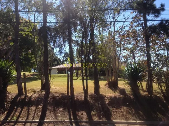 Terreno com 2600m², à venda, no bairro Chácaras Cataguá em Taubaté