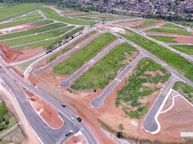 Terreno com 250m², à venda, no bairro Jardim Marlene Miranda em Taubaté