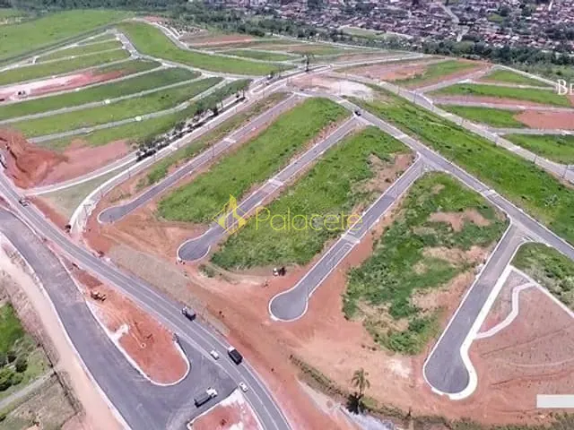 Terreno com 250m², à venda, no bairro Jardim Marlene Miranda em Taubaté