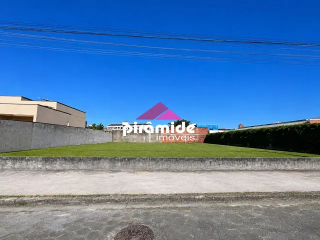 Terreno com 720m², à venda, no bairro Pontal de Santa Marina em Caraguatatuba