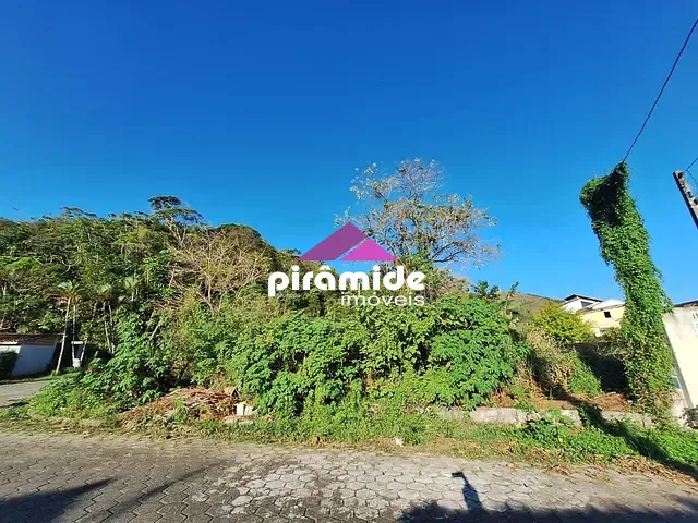 Terreno com 386m², à venda, no bairro Martim de Sá em Caraguatatuba