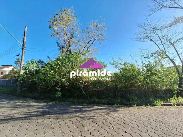 Terreno com 386m², à venda, no bairro Martim de Sá em Caraguatatuba