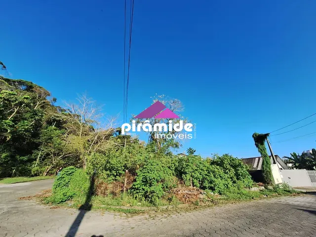 Terreno com 386m², à venda, no bairro Martim de Sá em Caraguatatuba