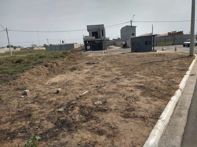 Terreno com 182m², à venda, no bairro Vila Areao em Taubaté