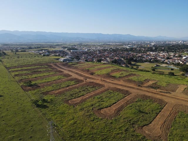 Terreno com 176m², à venda, no bairro Parque Lago Azul em Pindamonhangaba