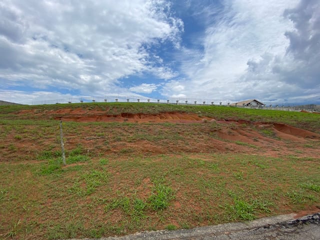 Terreno com 1000m², à venda, no bairro Condominio Village da Serra em Tremembé