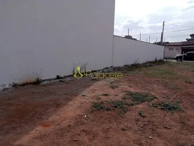 Terreno com 217m², à venda, no bairro Residencial Parque das Palmeiras em Pindamonhangaba