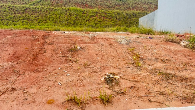Terreno com 249m², à venda, no bairro Village São Pedro em Roseira