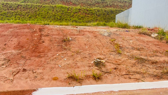 Terreno com 249m², à venda, no bairro Village São Pedro em Roseira