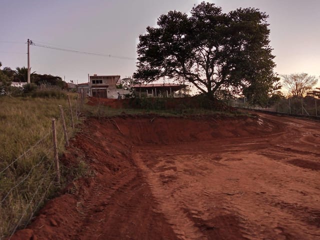 Terreno com 1300m², à venda, no bairro Goiabal em Pindamonhangaba