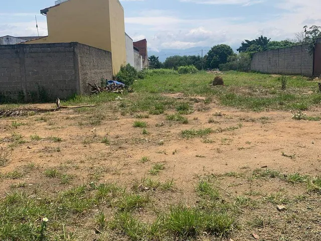 Terreno com 727m², à venda, no bairro Residencial e Comercial Laerte Asumpção em Pindamonhangaba