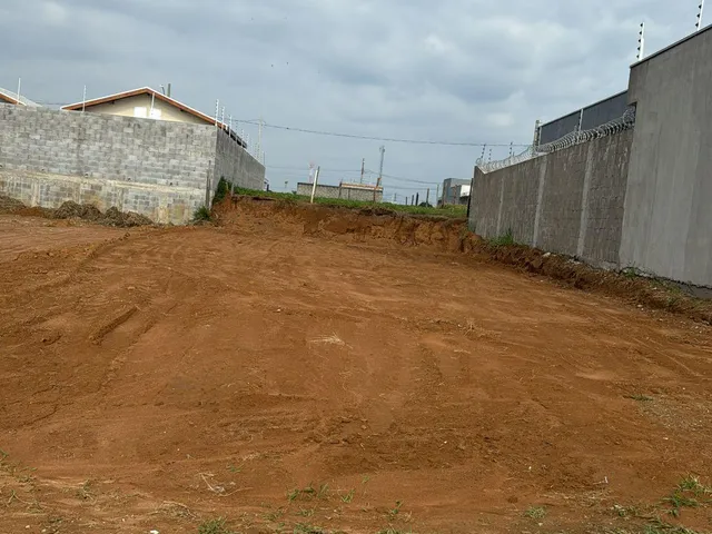 Terreno com 150m², à venda, no bairro Piracangaguá em Taubaté