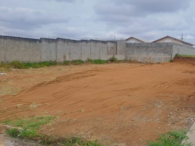 Terreno com 150m², à venda, no bairro Piracangaguá em Taubaté
