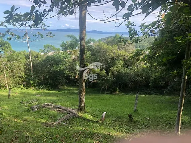 Terreno com 2000m², à venda, no bairro Praia do Estaleirinho em Balneário Camboriú