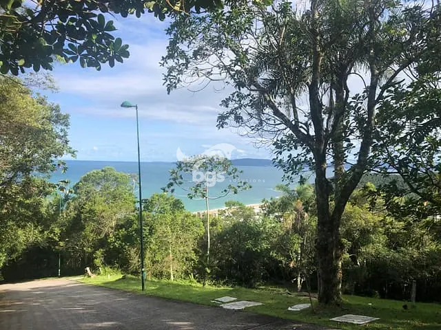 Terreno com 2000m², à venda, no bairro Praia do Estaleirinho em Balneário Camboriú