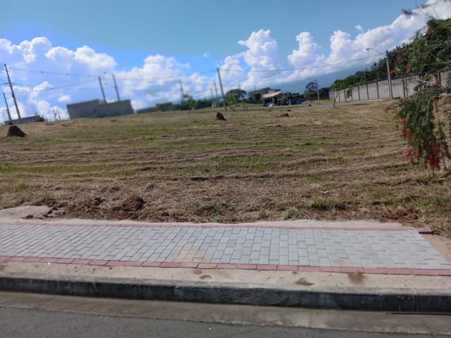 Terreno com 180m², à venda, no bairro Loteamento Industrial Água Preta em Pindamonhangaba