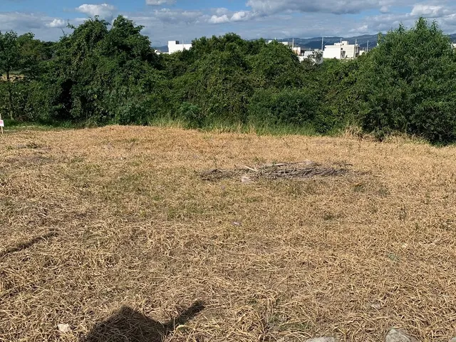 Terreno com 402m², à venda, no bairro Residencial Parque das Palmeiras em Pindamonhangaba
