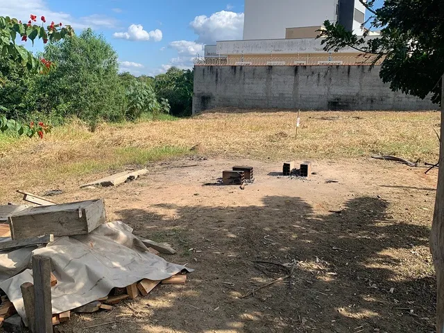 Terreno com 402m², à venda, no bairro Residencial Parque das Palmeiras em Pindamonhangaba