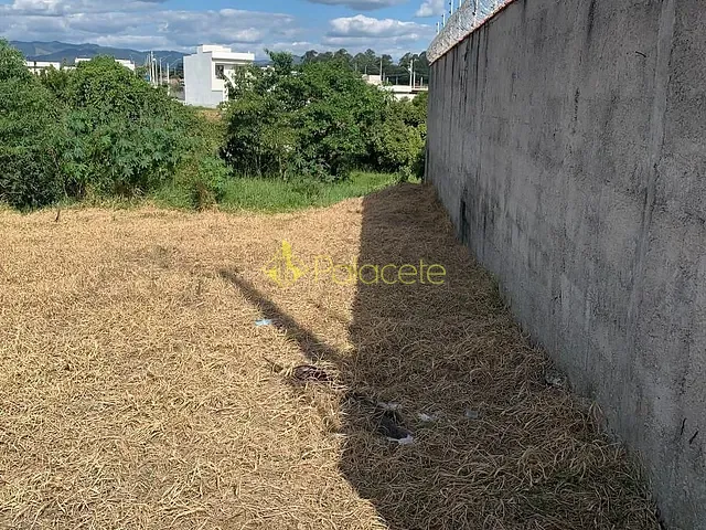 Terreno com 402m², à venda, no bairro Residencial Parque das Palmeiras em Pindamonhangaba