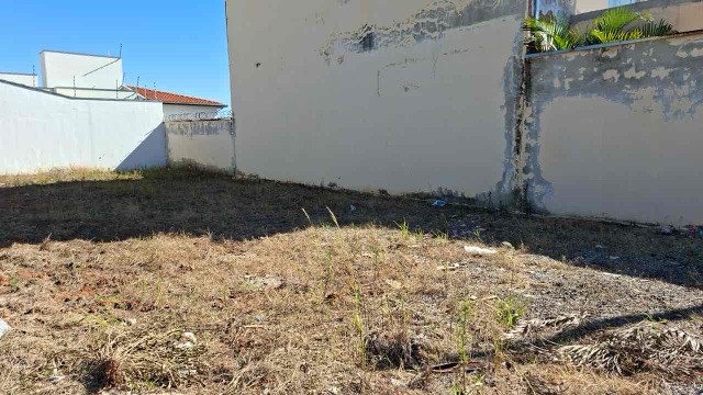 Terreno com 176m², à venda, no bairro Loteamento Residencial e Comercial Flamboyant em Pindamonhangaba