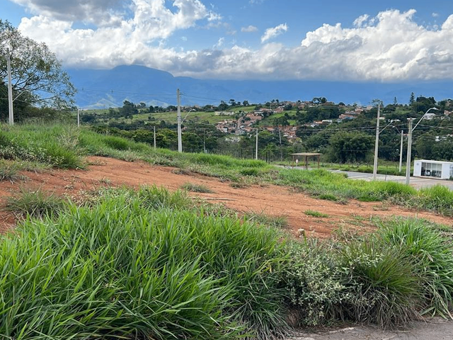 Terreno com 140m², à venda, no bairro Pedrinha em Guaratinguetá