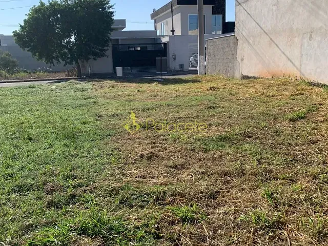 Terreno com 176m², à venda, no bairro Loteamento Santa Clara em Pindamonhangaba