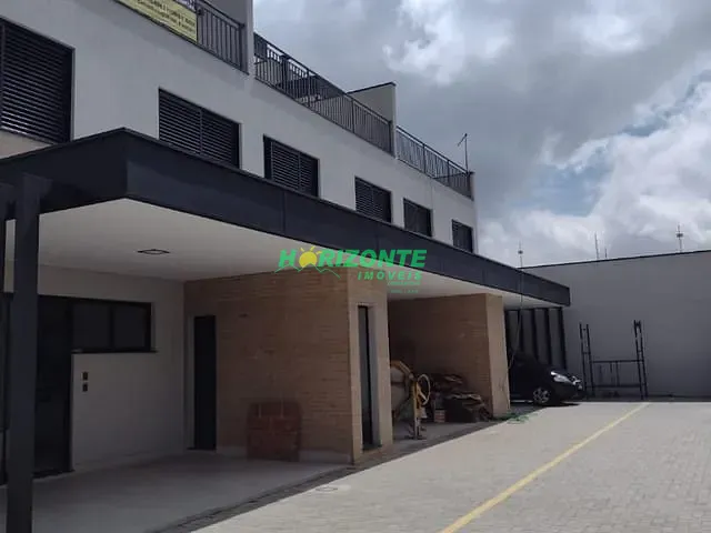 Sobrado com 500m² 3 quartos e 1 banheiro, à venda, no bairro Jardim das Indústrias em São José dos Campos