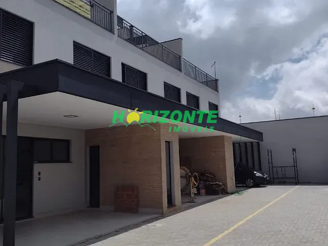 Sobrado com 500m² 3 quartos e 1 banheiro, à venda, no bairro Jardim das Indústrias em São José dos Campos