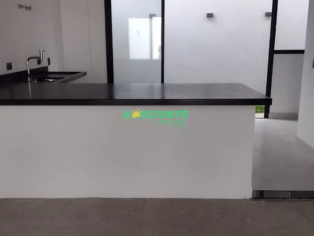 Village com 500m² 3 quartos e 1 banheiro, à venda, no bairro Jardim das Indústrias em São José dos Campos