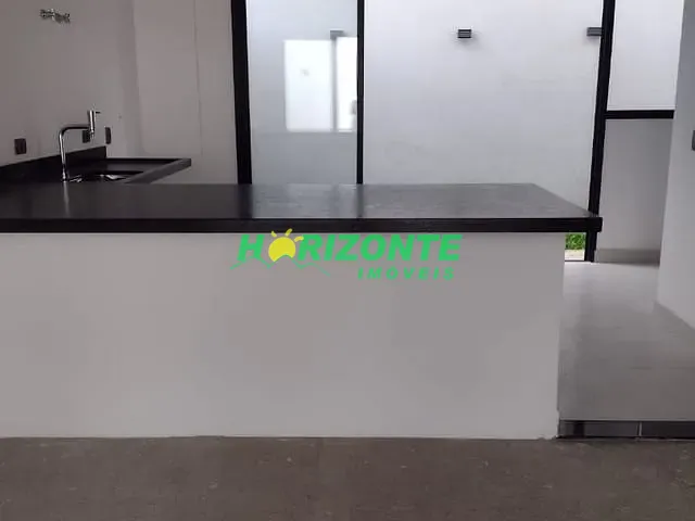 Village com 500m² 3 quartos e 1 banheiro, à venda, no bairro Jardim das Indústrias em São José dos Campos
