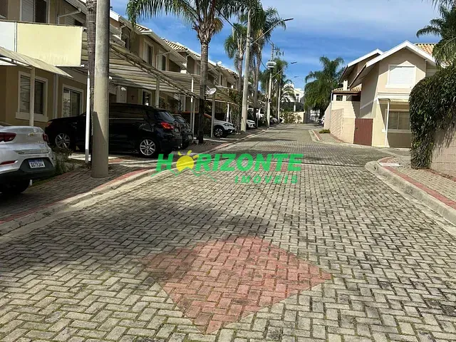 Village com 100m² 3 quartos e 2 banheiros, à venda ou para alugar, no bairro Urbanova em São José dos Campos