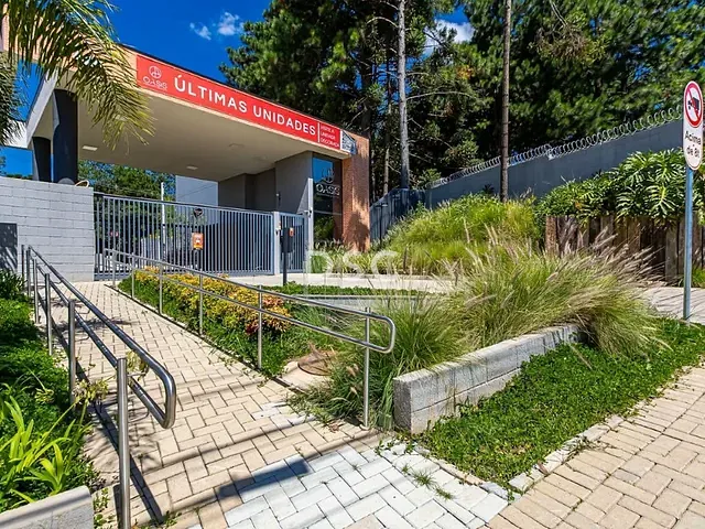 Casa 3 quartos e 4 banheiros, à venda, no bairro Santa Cândida em Curitiba