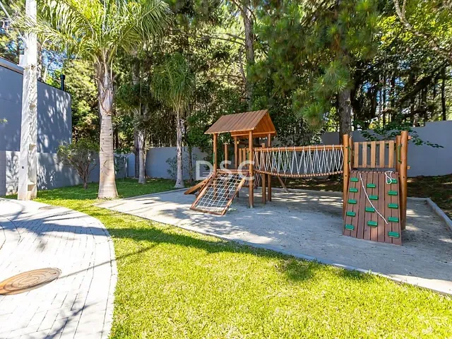 Casa 3 quartos e 4 banheiros, à venda, no bairro Santa Cândida em Curitiba