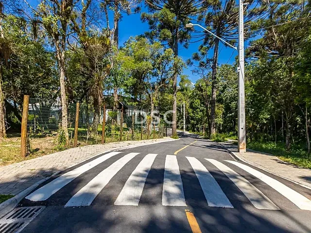 Casa 3 quartos e 4 banheiros, à venda, no bairro Santa Cândida em Curitiba