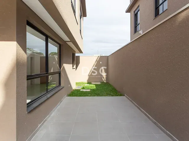 Casa 4 quartos e 5 banheiros, à venda, no bairro Tingui em Curitiba