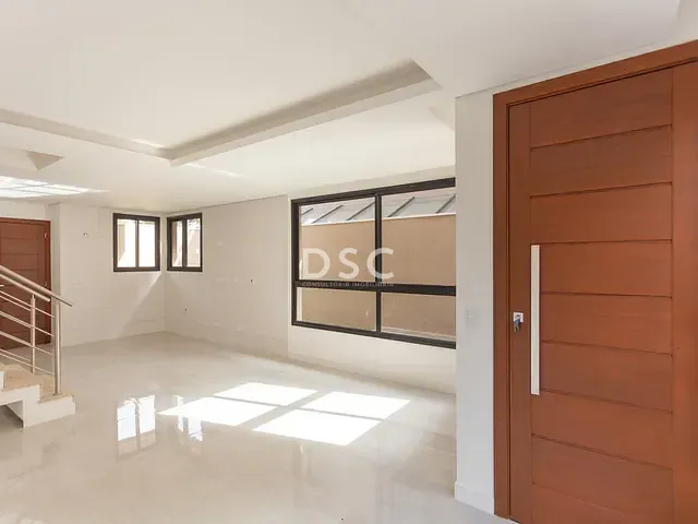 Casa 4 quartos e 5 banheiros, à venda, no bairro Tingui em Curitiba